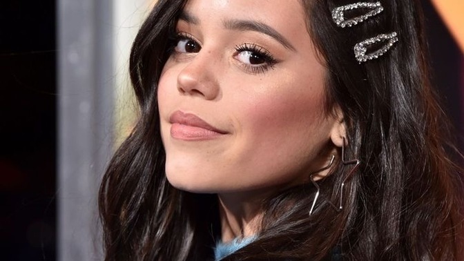 Sizce oyuncu Jenna Ortega (Wednesday Addams) güzel mi?