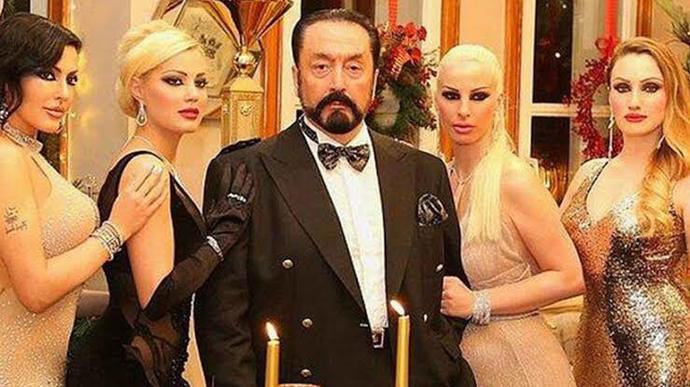 Adnan Oktar duruşmada cinsel gücümde sorun yok, koç gibiyim demiş. Cinsel olarak koç gibi ne demek?