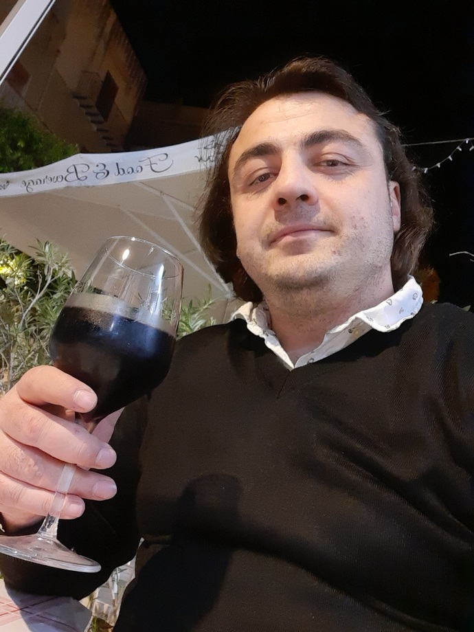 Kırmızı şarap sever misiniz?