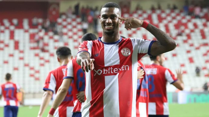 Fenerbahçe ⚔️ Galatasaray bu kez Haji Wright transferinde karşı karşıya geldi. Bu transfer savaşını kazanan kim olur 🧐?