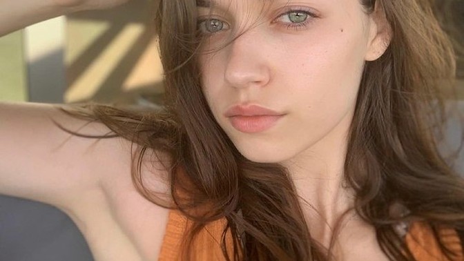 Afra Saraçoğlu çok güzel değil mi?
