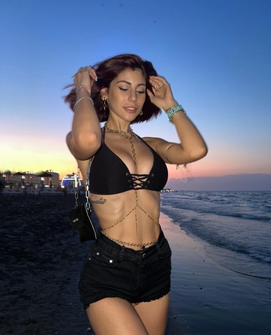 Sevgiliniz Instagrama böyle fotoğraf atarsa tepkiniz ne olur?