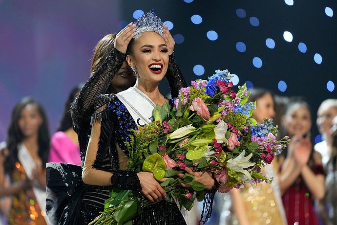 Miss Universe 2022 Kainat Güzeli tacının sahibi ABDli RBonney Gabriel olmuş. Sizce hak etmiş mi?