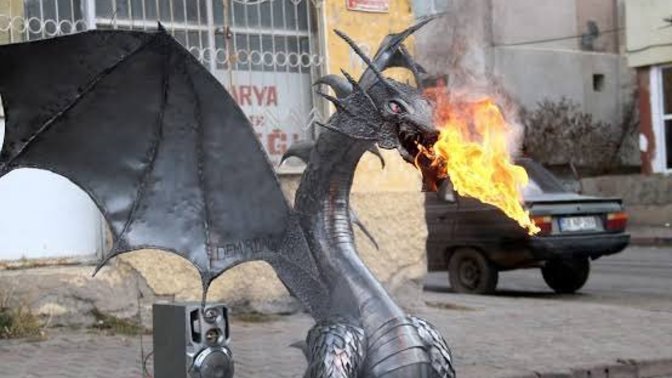 Sivas'ta ağzından alev püskürten ejderha yapmışlar. Game of Thrones'a koysak sırıtır mı :D?