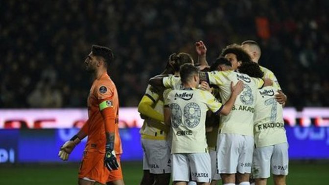 Fenerbahçe - Gaziantep'i deplasmanda son dakikada valencia'nın attığı golle 2-1 yendi! Maçı nasıl buldunuz?