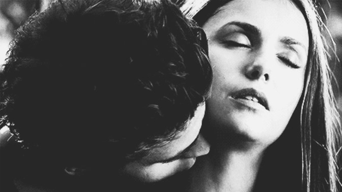 Kendisini seksi ve yeterli hissetmeyen bir kadın cinselliğe ikna edilebilir mi?