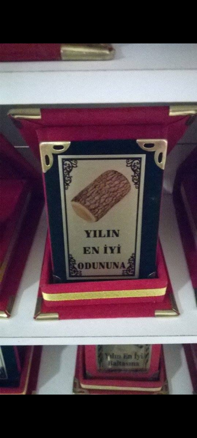 Yılın odunu plaketini kime hediye etmek istersiz 🤔 Sizce kim bu ödülün sahibi olmalı 😂 ?