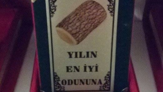 Yılın odunu plaketini kime hediye etmek istersiz 🤔 Sizce kim bu ödülün sahibi olmalı 😂 ?