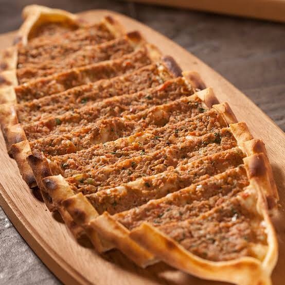 Kıymalı pidenin içine hangi baharatları katıyorsunuz?