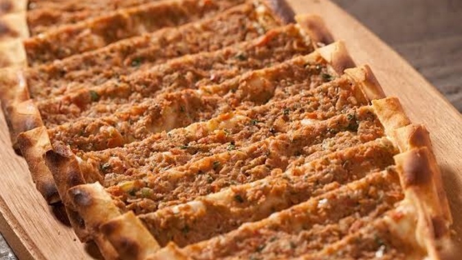 Kıymalı pidenin içine hangi baharatları katıyorsunuz?