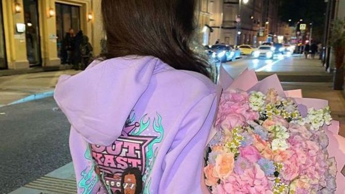 Bir erkek, arkadaşı olan kıza çiçek alabilir mi? 🌸