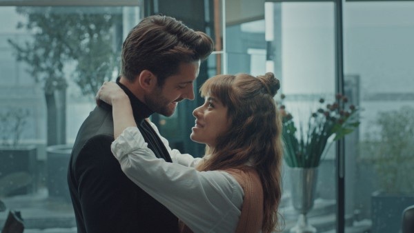 Pahalı hediyeler alan sevgili bir kabahat mi işlemiştir?