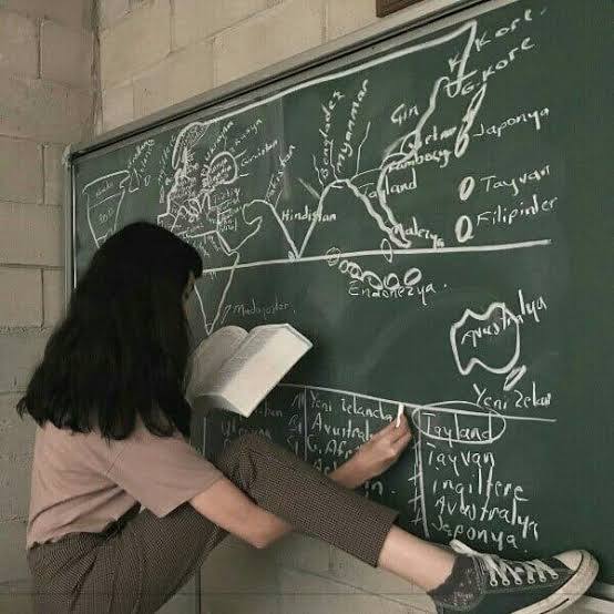 Okul hayatında düşük not alıp sevinen miydin, yüksek not alıp üzülen miydin?