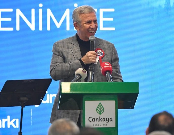 Mansur Yavaş, Büyük, güçlü Türkiyeye hep birlikte erişeceğiz. Geliyor gelmekte olan demiş. Sizce aday olur mu?