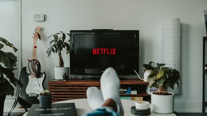 Netflix abonelik ücretlerine zam geldi! 2 dizi izleyeceğiz diye 63,99 TL vermek mantıklı mı?