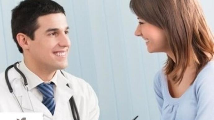Eşinizi erkek doktor dokunarak muayene etse kıskanır mısınız?