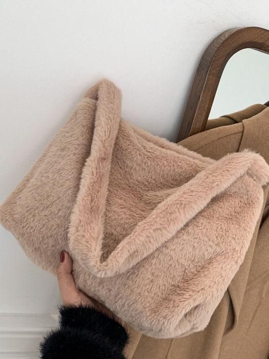 Kombinlerinizde peluş çantaları kullanıyor musunuz?
