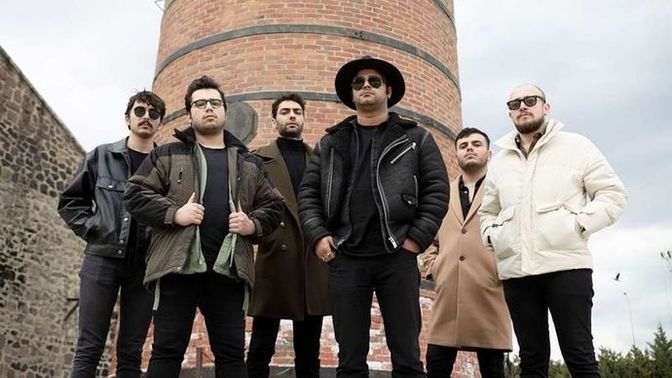 Arkadaşım ben seviyorum diye Dedublüman konserine bilet almış, gitmesem ayıp olur mu?