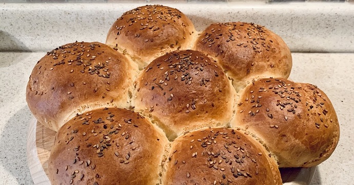 Sevgilimin bana gelirken aldığı tek çiçek; çiçek ekmek. Sizce ben bir çiçeği hak etmiyor muyum?
