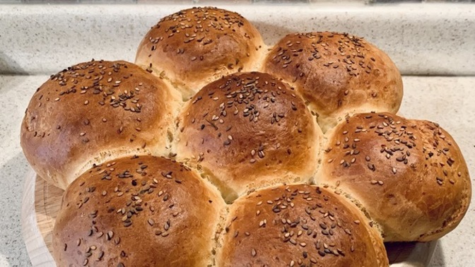 Sevgilimin bana gelirken aldığı tek çiçek; çiçek ekmek. Sizce ben bir çiçeği hak etmiyor muyum?