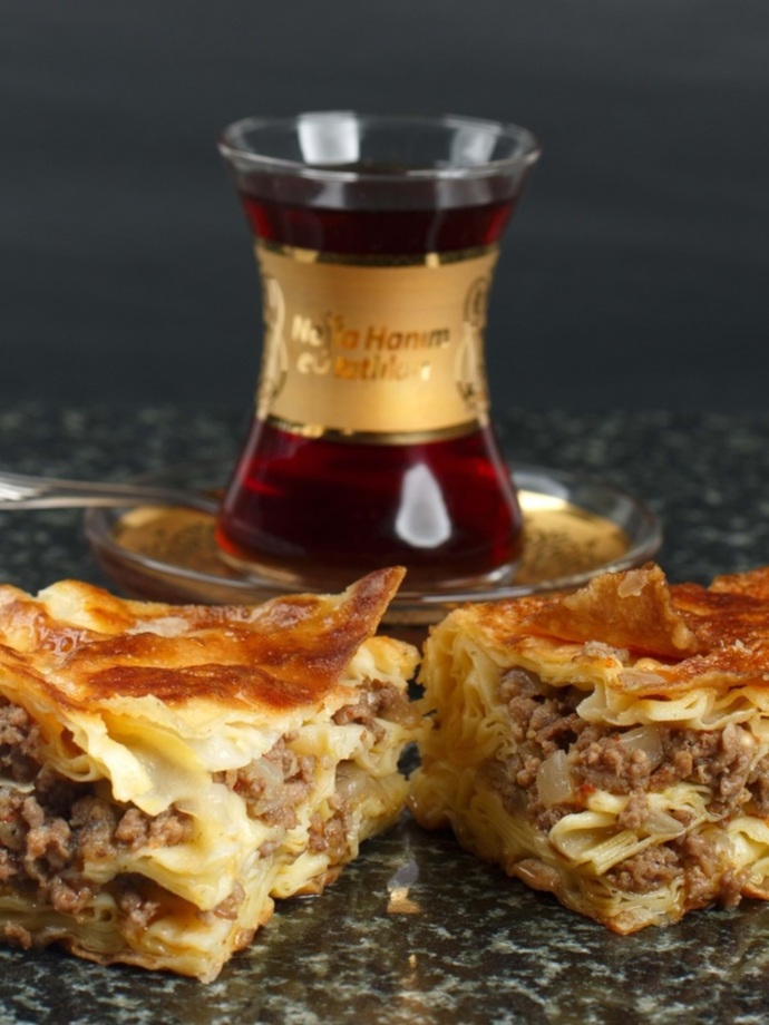 Kıymalı börek çayla mı, kolayla mı yenir?