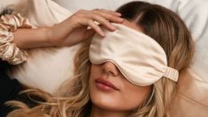Işıltılı bir cilt için düzenli bir uyku mu yoksa sağlıklı beslenme mi etkili olur?