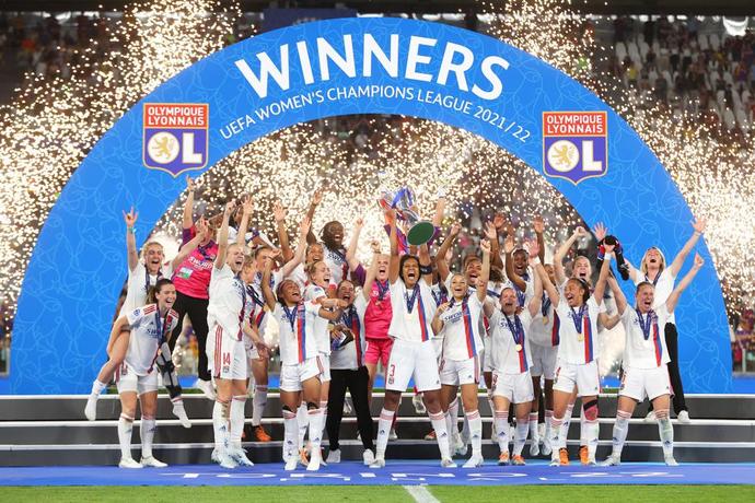 Kadın futbolu neden ilgi görmüyor?