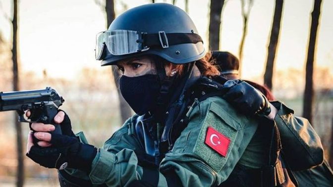 Erkekler, Türk kadın asker🇹🇷 vs. Rus kadın asker 🇷🇺?