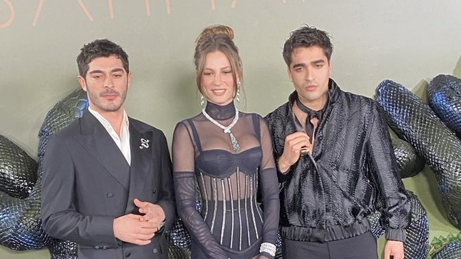 Yılanların efendisi geliyooooor! Şahraman galasına katılan #SerenaySarıkaya #MertRamazanDemir ve #BurakDeniz 'i nasıl buldunuz?