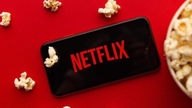 #Netflix'te kabin görevlisi olup yıllık 385 bin dolar kazanmak ister miydin?