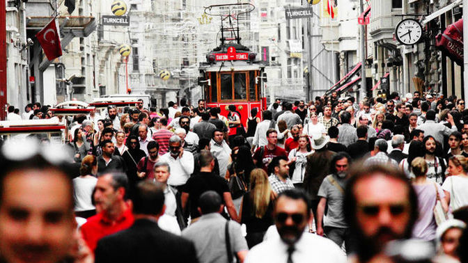 TÜİK Türkiye'nin en kalabalık ilçelerini açıkladı. Esenyurt 977 bin 489 nüfusuyla zirvede. Sen hangi ilçede oturuyorsun?