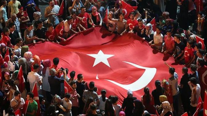 Sizce gene darbe girişimi olsa gene bu millet savunma yapar mı?