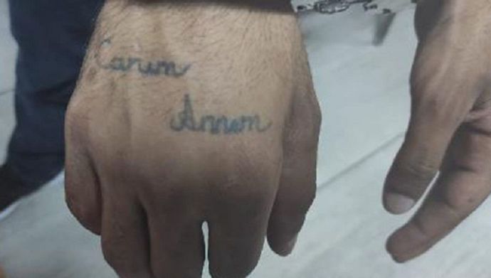 Yüzünde dövme olan biri ile sevgili olur muydunuz?