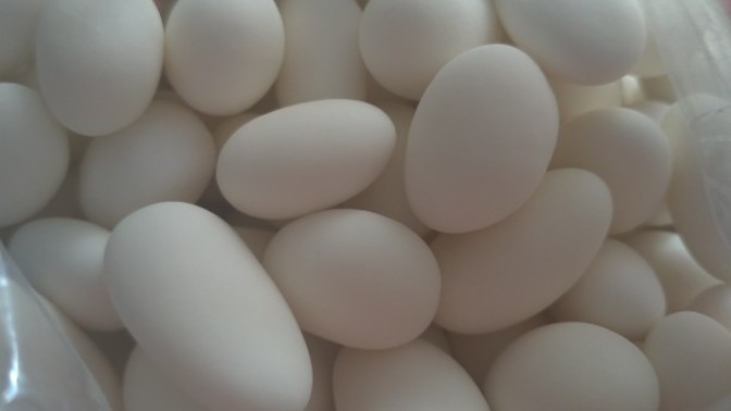 Badem şekeri sadece çevrede evlenen biri varken mi yenir?