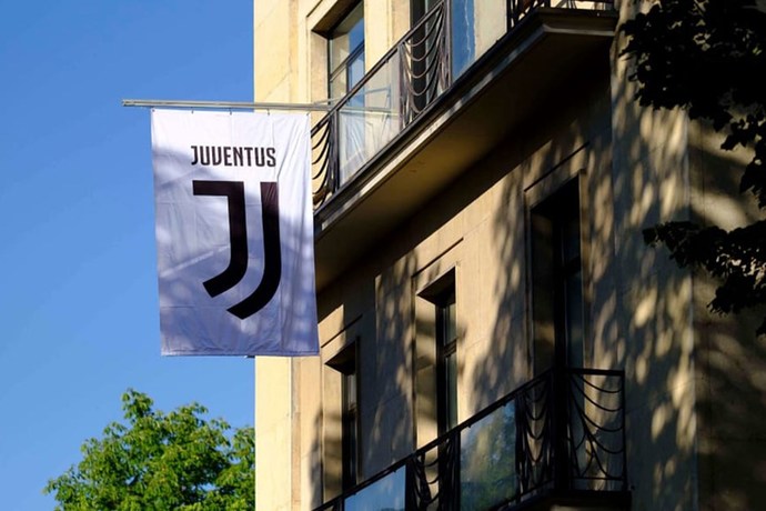 İtalya Futbol Federasyonu yolsuzluk yaptığı gerekçesiyle Juventus kulübüne tarihi ceza verdi. Ne düşünüyorsunuz?