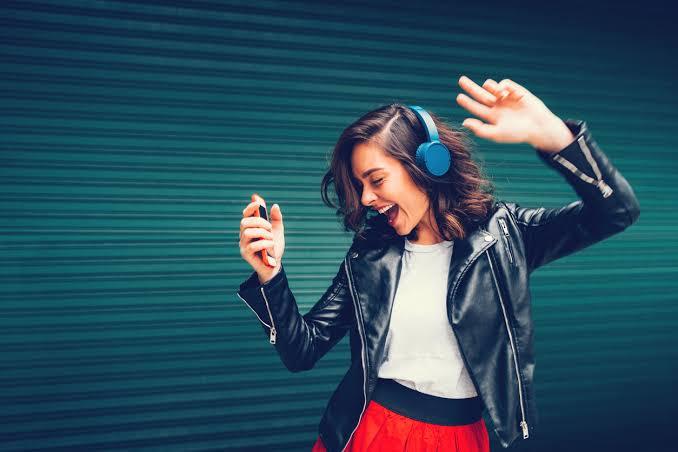 Yolda yürürken müzik dinler misiniz?