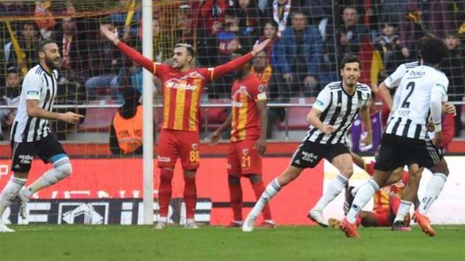 Kayserispor 0 - Beşiktaş 2... Kartal'dan şampiyonluk yolunda lig'te üst üste dördüncü galibiyet! Maçı nasıl buldunuz?