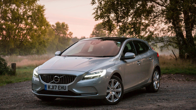 Volvo V40 T3 mü Volkswagen Golf 7 1.4 TSI mı?