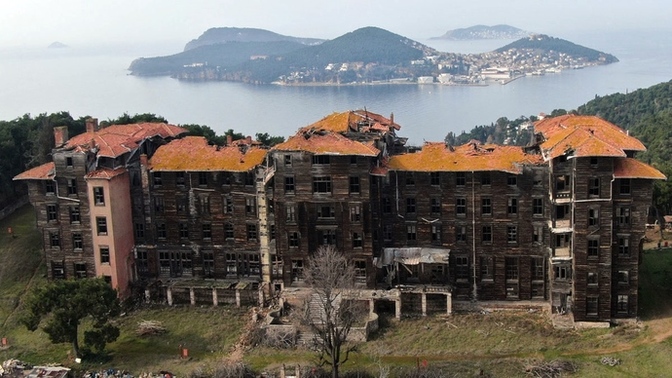 Issız, terk edilmiş harabe yerlere girebilir misiniz yoksa ürker misiniz?