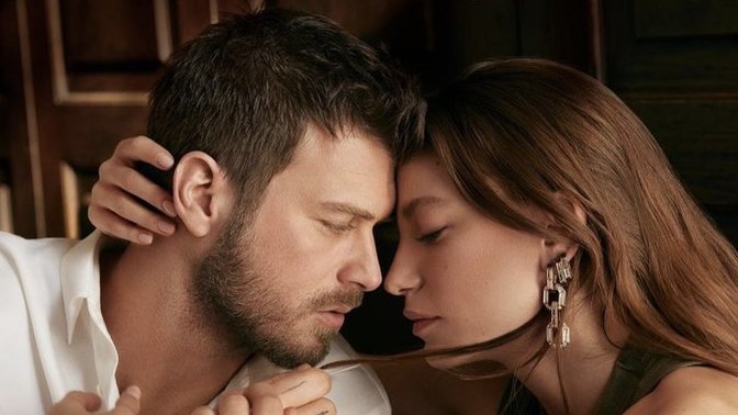 Kıvanç Tatlıtuğ ve Serenay Sarıkaya'nın merakla beklenen Aile dizisinin ilk afişi yayınlandı. Diziyi izlemeyi düşünüyor musun?