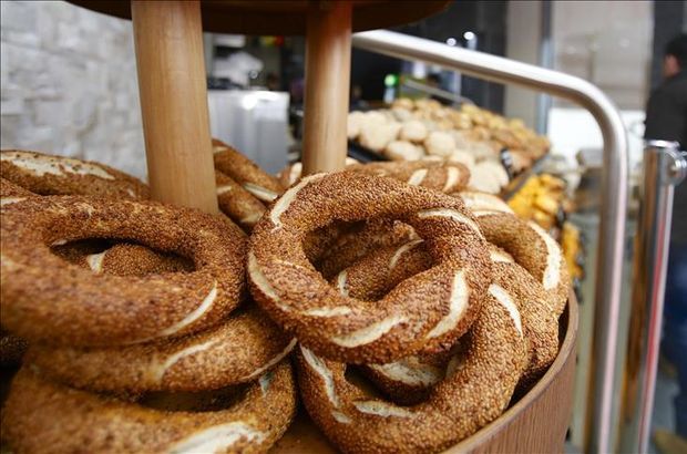 Ankarada simite %40 zam gelmiş. Simit artık ayaküstü atıştırabileceğimiz bir yemek olmaktan çıktı mı?