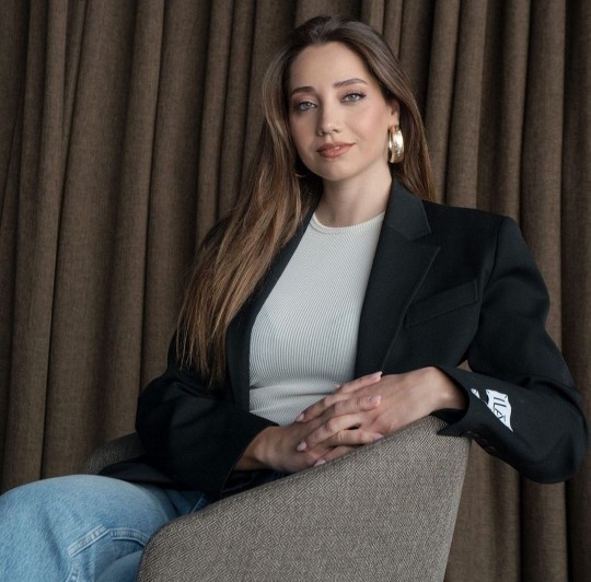 Özge Özacar güzel mi?