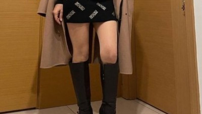Aleyna Tilkinin annesi mini etek show yaptı düşünüyorsunuz ;) ?