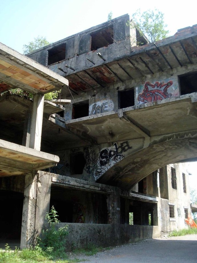 Zombi istilası başladı hangi sığınakta kalacaksın?