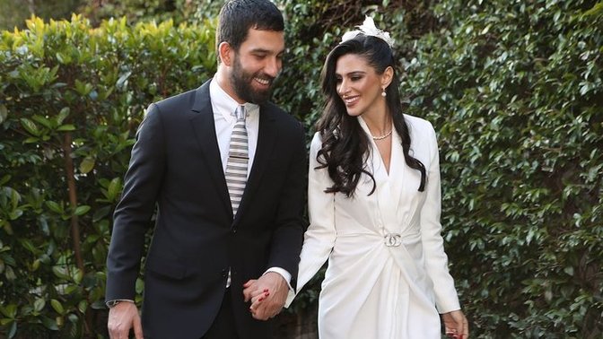 Arda Turan karakterli bir çocuk bana yürüyor. Geri mi çevirmeliyim?