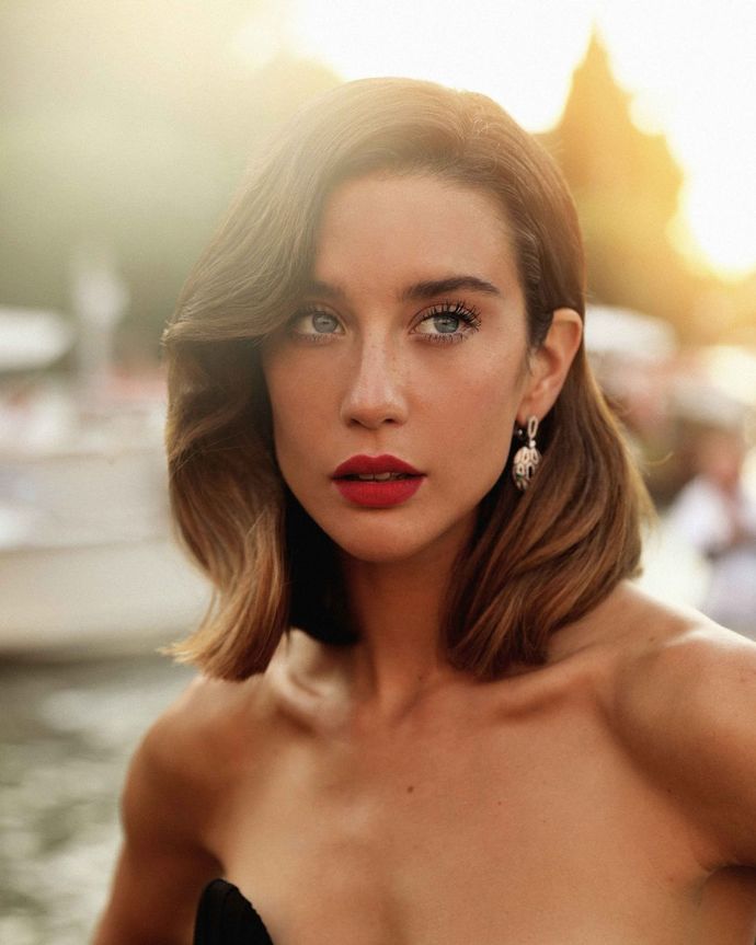 Bence dünyanın en güzel kadını Maria Pedraza. sizin fikriniz nedir?