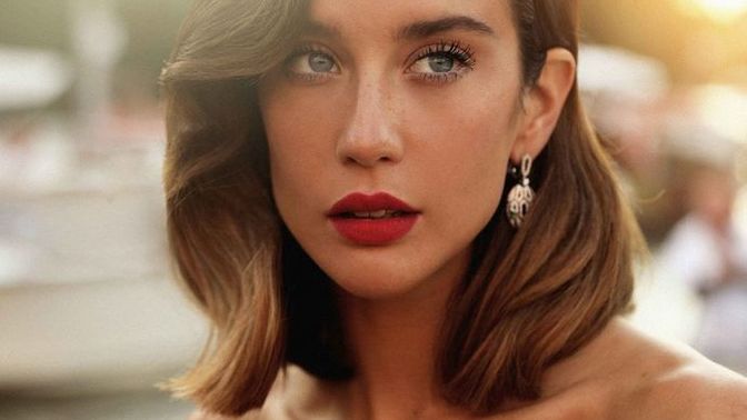 Bence dünyanın en güzel kadını Maria Pedraza. sizin fikriniz nedir?