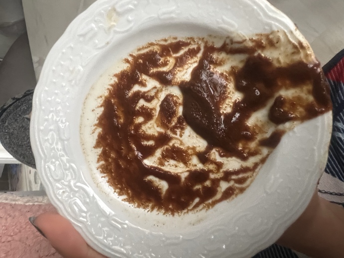 Kahve falı bakabilen varsa bakabilir mi şuna bi?