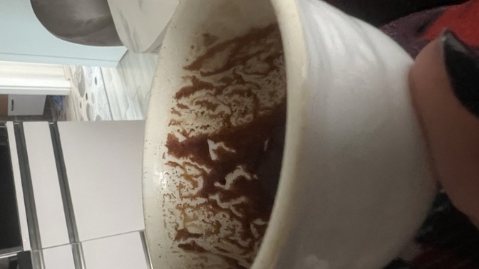 Kahve falı bakabilen varsa bakabilir mi şuna bi?