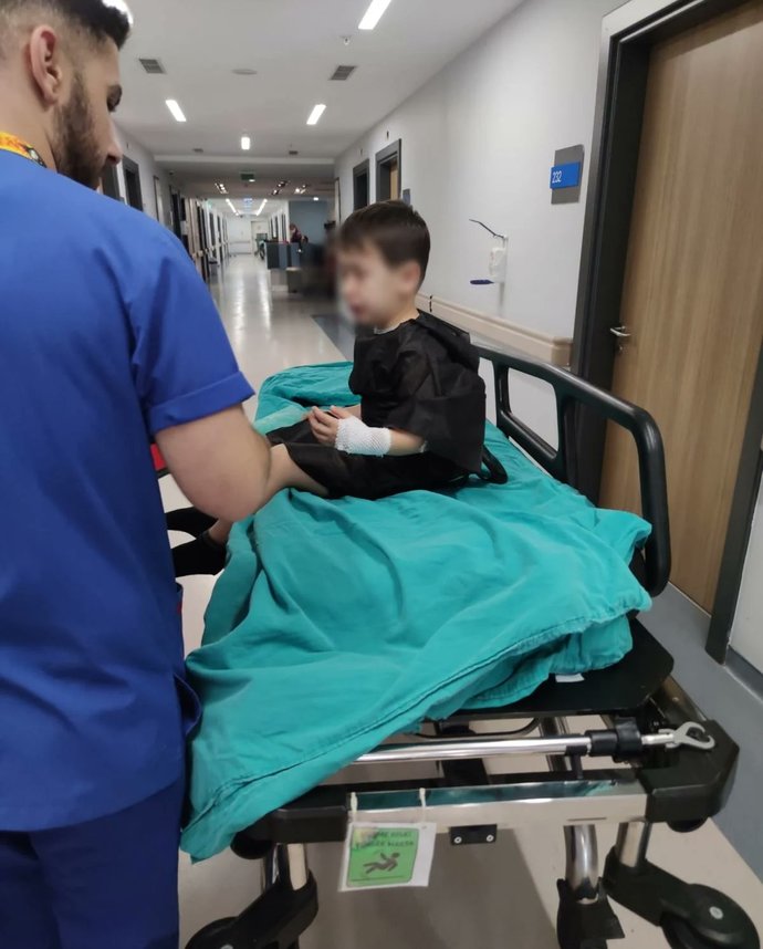 Bademcik ameliyatına girip bademcikleri almayan doktor, unutmuşuz 🤔 dedi. Başınıza gelse ne yapardınız 👨🏻‍⚕️ ?